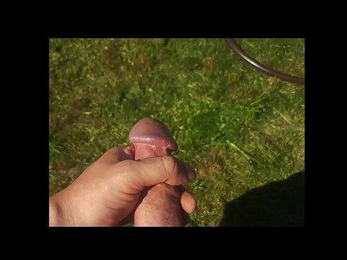 ❤️ Hot hottie gets viņai rozā pussy fucked un cums ar squirt vasaras dārzā ❤️❌ Seks video pie mums ❌❤