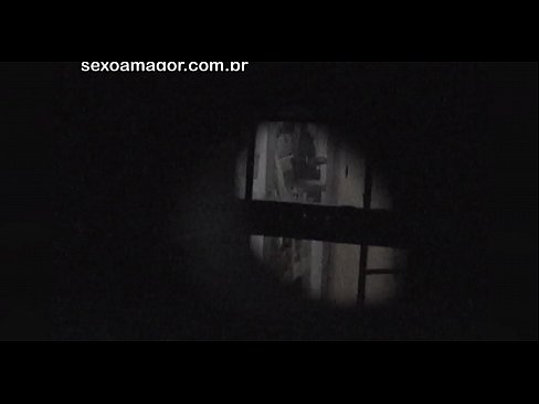 ❤️ Blondīnīte tiek slepeni filmēta ar kaimiņu vuajeru, kurš slēpjas aiz dobiem ķieģeļiem ❤️❌ Seks video pie mums ❌❤